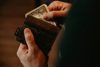 How to Stop Living Paycheck to Paycheck