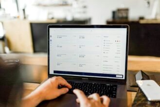 Online Banks vs Traditional Banks: Which Is Better?