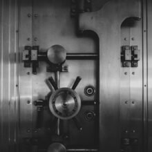 How to Choose Your First Bank Account in the U.S.