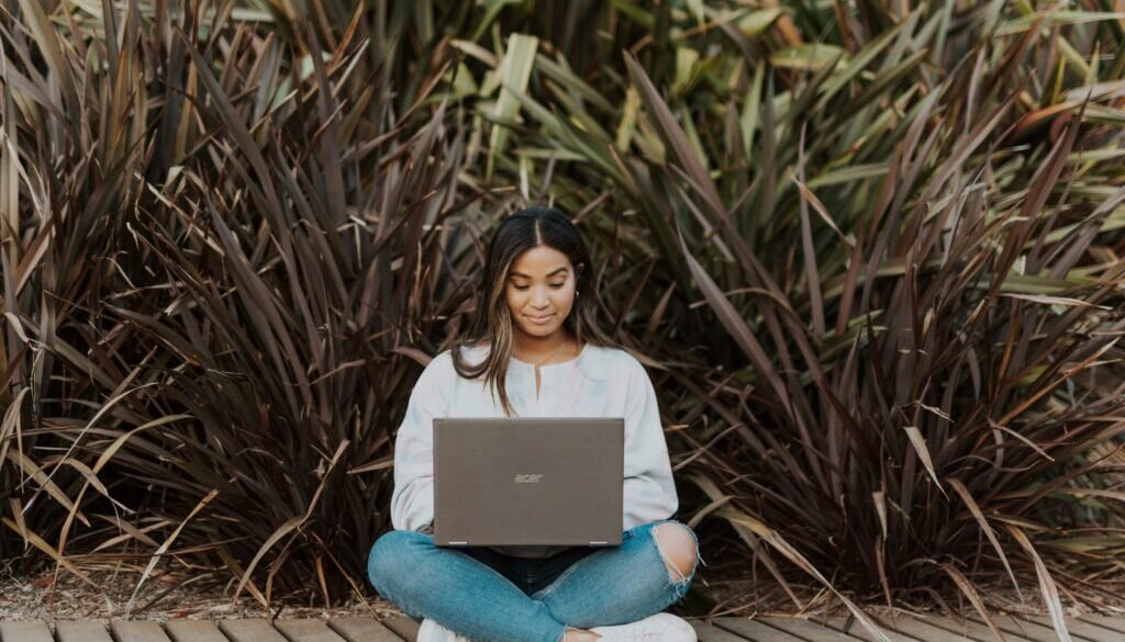 windows-VMPhyAoVqqk-unsplash