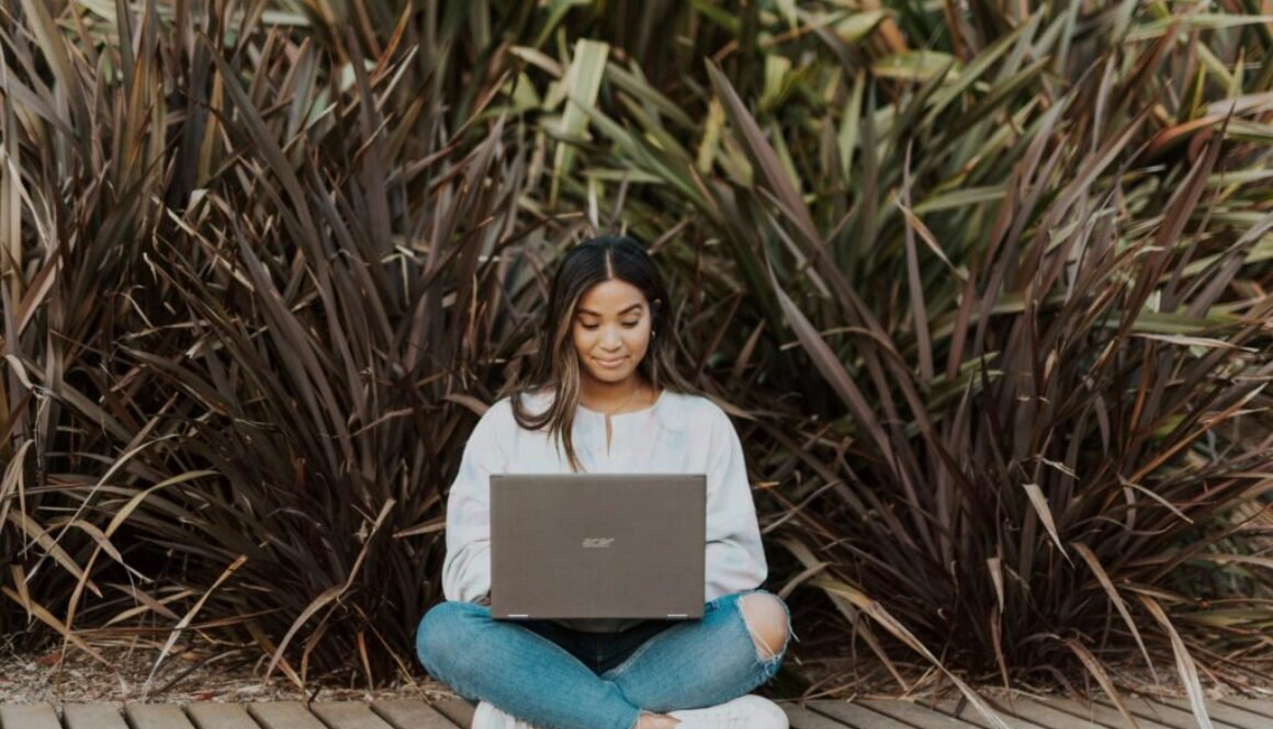 windows-VMPhyAoVqqk-unsplash